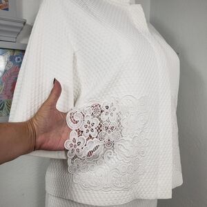 Escada 2p White w/ Lace/Crochet Pockets & Short Sleeves Vintage Feminine 8 / 10